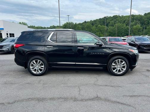 Mosaic Black Metallic 2021 Chevrolet Traverse High Country