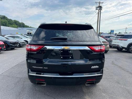 Mosaic Black Metallic 2021 Chevrolet Traverse High Country