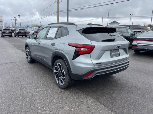 Sterling Gray Metallic 2024 Chevrolet Trax 2RS