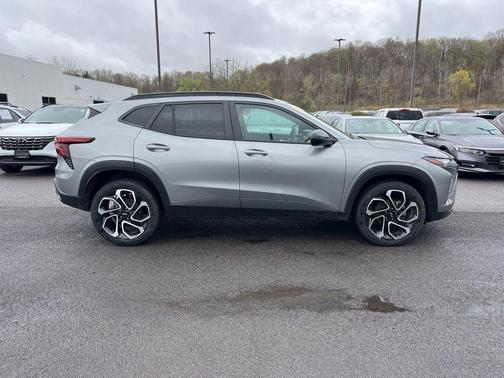 Sterling Gray Metallic 2024 Chevrolet Trax 2RS