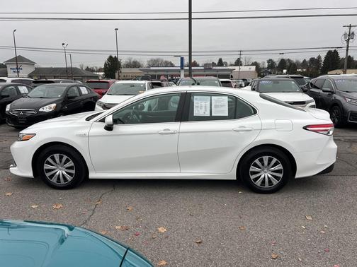 2020 Toyota Camry Hybrid LE