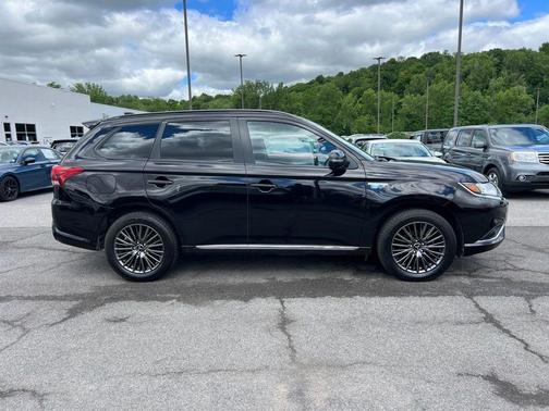 Labrador Black Metallic 2022 Mitsubishi Outlander PHEV GT