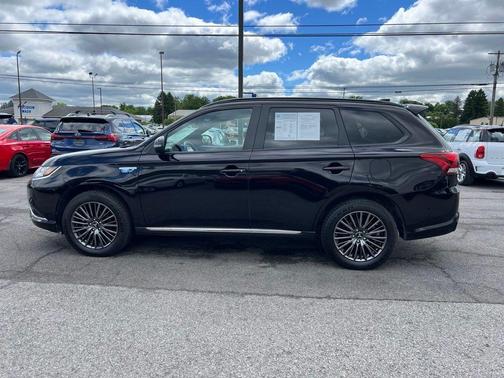 Labrador Black Metallic 2022 Mitsubishi Outlander PHEV GT