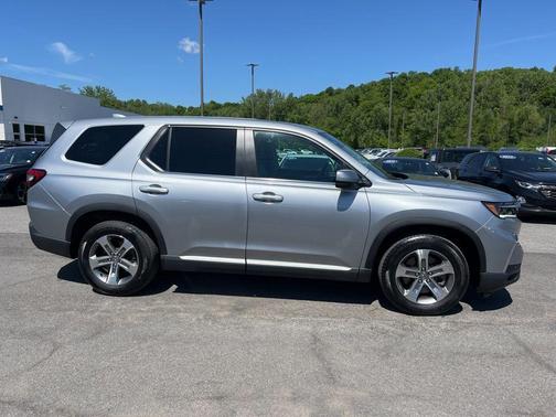 Lunar Silver Metallic 2025 Honda Pilot EX-L