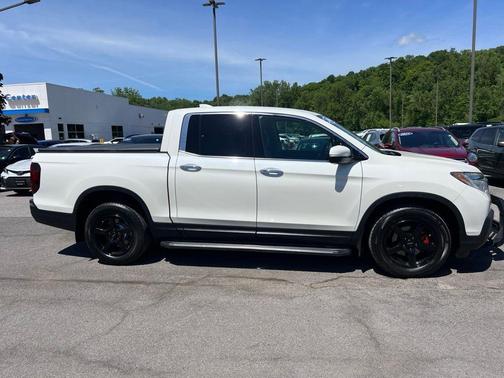 White 2018 Honda Ridgeline RTL-E