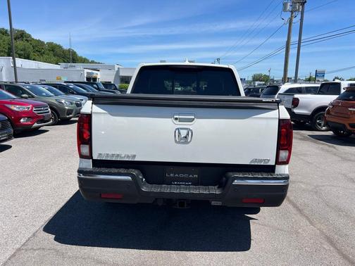 White 2018 Honda Ridgeline RTL-E