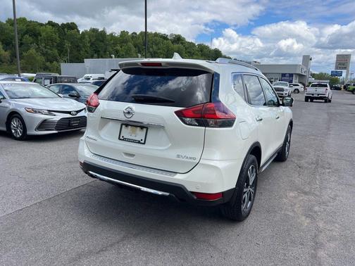 White 2019 Nissan Rogue SV