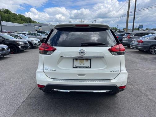 White 2019 Nissan Rogue SV
