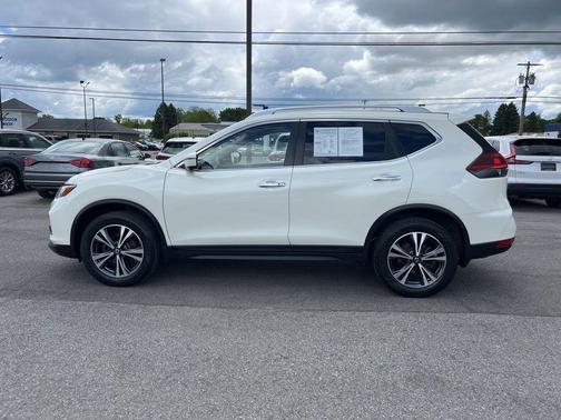 White 2019 Nissan Rogue SV