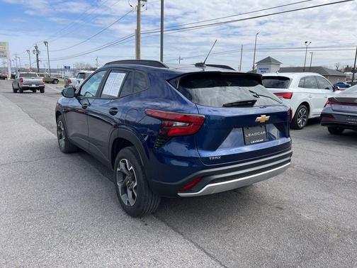 Blue Glow Metallic 2024 Chevrolet Trax LT