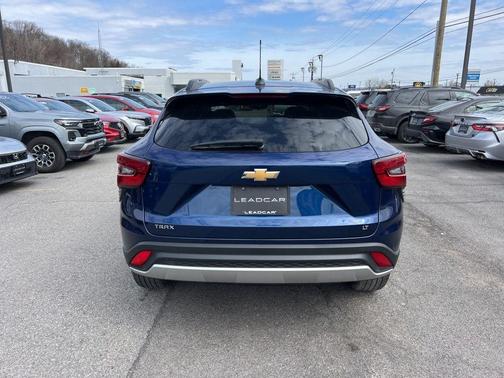 Blue Glow Metallic 2024 Chevrolet Trax LT