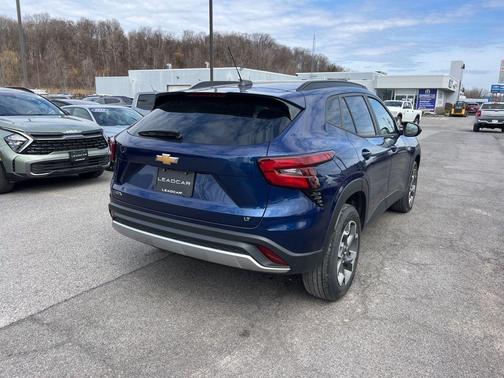 Blue Glow Metallic 2024 Chevrolet Trax LT