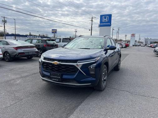 Blue Glow Metallic 2024 Chevrolet Trax LT