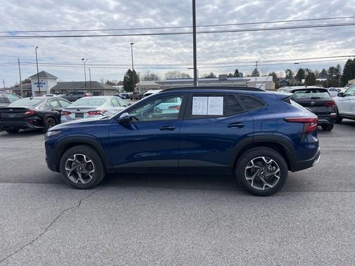 Blue Glow Metallic 2024 Chevrolet Trax LT