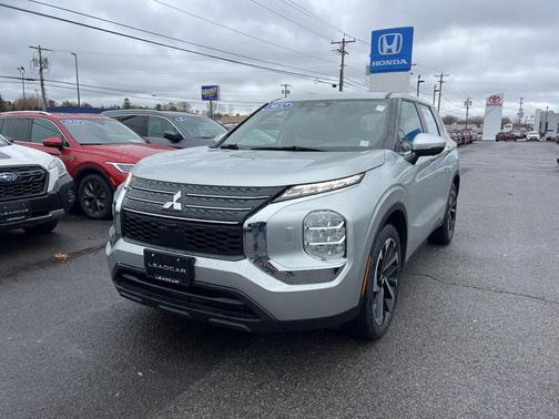 2022 Mitsubishi Outlander ES