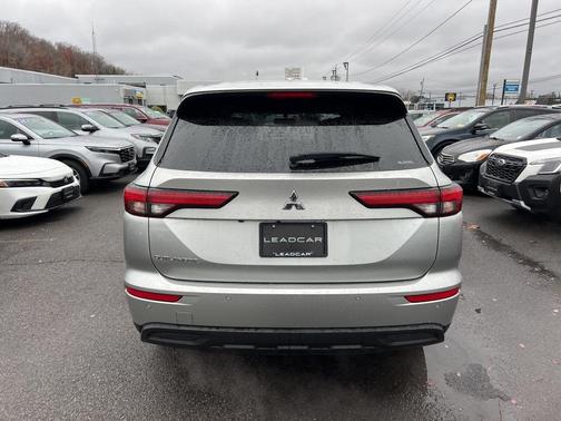 2022 Mitsubishi Outlander ES