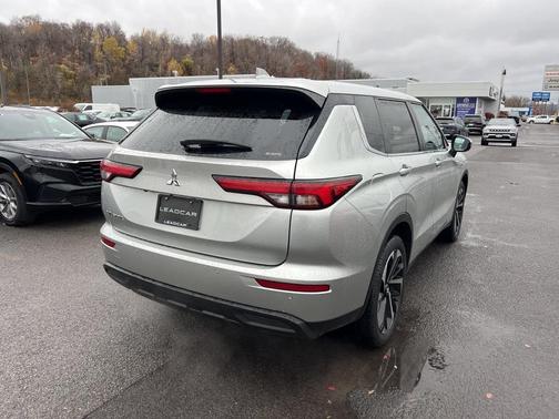 2022 Mitsubishi Outlander ES