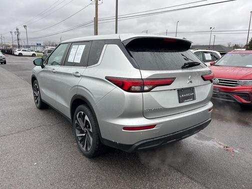 2022 Mitsubishi Outlander ES