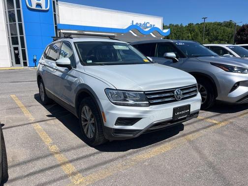 White Silver Metallic 2018 Volkswagen Tiguan 2.0T SE