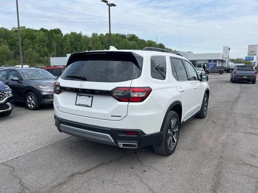 Platinum White Pearl 2023 Honda Pilot Touring