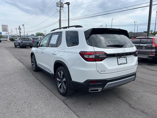 Platinum White Pearl 2023 Honda Pilot Touring