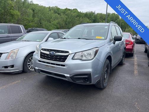 Ice Silver Metallic 2017 Subaru Forester 2.5i