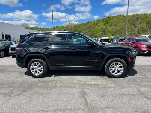 Diamond Black 2023 Jeep Grand Cherokee Limited
