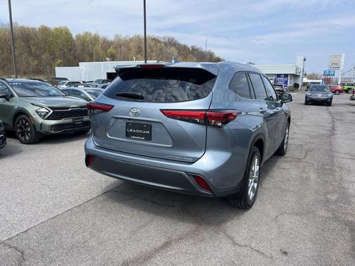 Moon Dust 2021 Toyota Highlander Limited