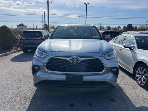 Moon Dust 2021 Toyota Highlander Limited