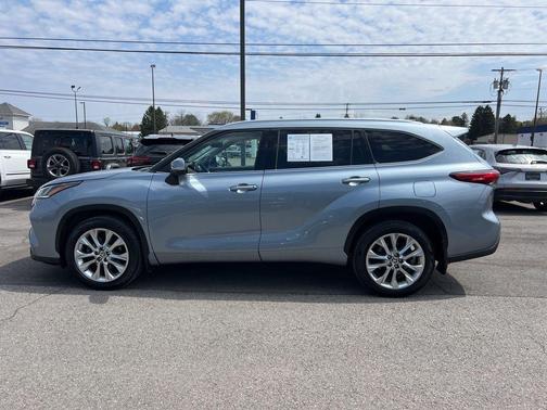 Moon Dust 2021 Toyota Highlander Limited