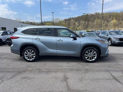 Moon Dust 2021 Toyota Highlander Limited