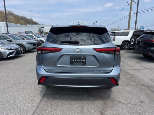 Moon Dust 2021 Toyota Highlander Limited
