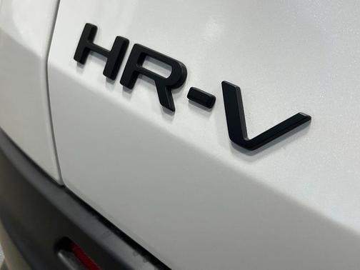 Platinum White Pearl 2027 Honda HR-V Sport