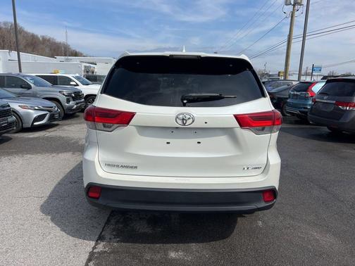 Blizzard Pearl 2017 Toyota Highlander LE