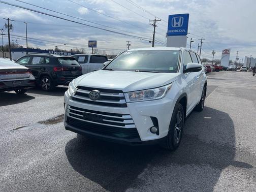 Blizzard Pearl 2017 Toyota Highlander LE