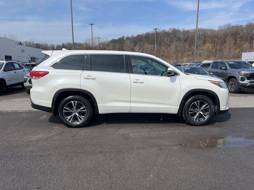 Blizzard Pearl 2017 Toyota Highlander LE