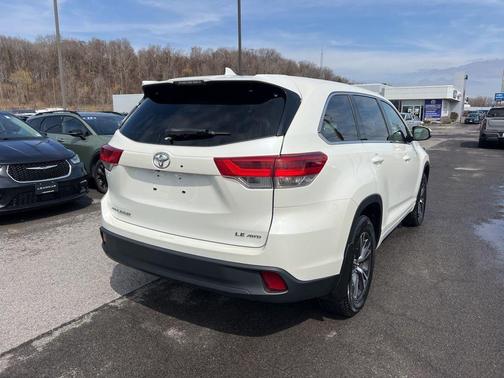 Blizzard Pearl 2017 Toyota Highlander LE