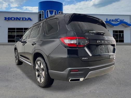 Crystal Black Pearl 2026 Honda Pilot Touring