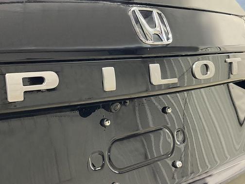 Crystal Black Pearl 2026 Honda Pilot Touring