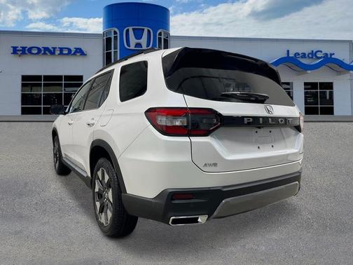White Diamond Pearl 2026 Honda Pilot Touring