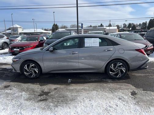 2024 Hyundai ELANTRA SEL