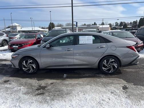 2024 Hyundai ELANTRA SEL