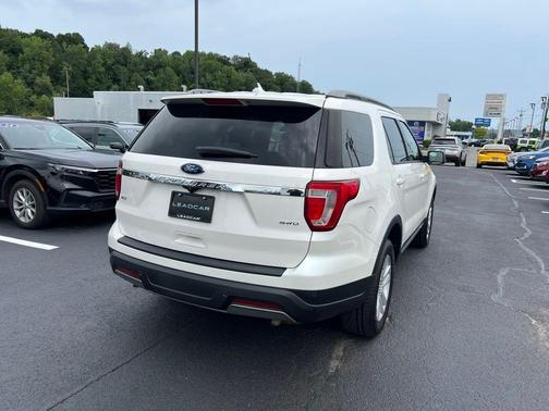 White Platinum Clearcoat Metallic 2019 Ford Explorer XLT