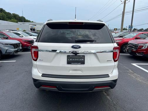 White Platinum Clearcoat Metallic 2019 Ford Explorer XLT