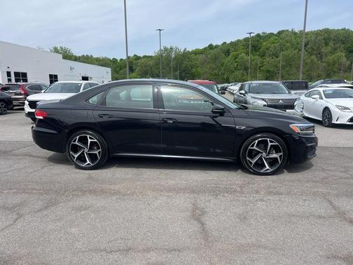 Deep Black Pearl Effect 2020 Volkswagen Passat 2.0T R-Line