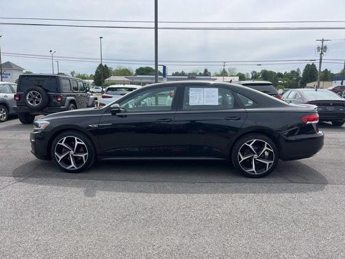 Deep Black Pearl Effect 2020 Volkswagen Passat 2.0T R-Line