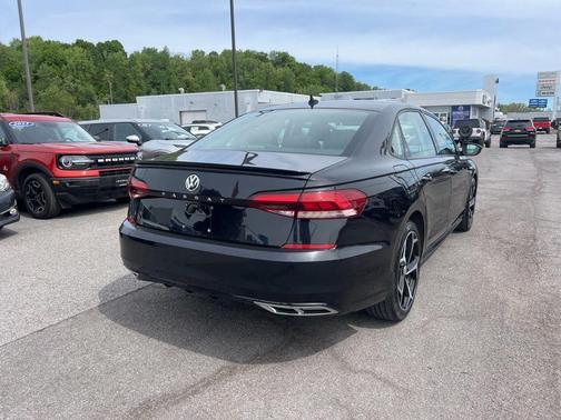 Deep Black Pearl Effect 2020 Volkswagen Passat 2.0T R-Line