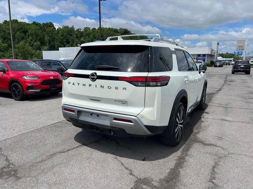 White 2024 Nissan Pathfinder Platinum