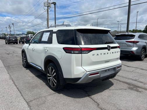White 2024 Nissan Pathfinder Platinum