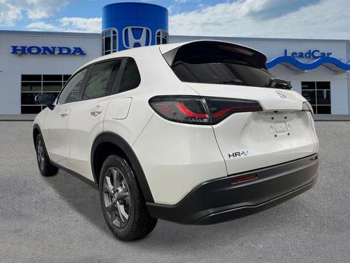 Platinum White Pearl 2027 Honda HR-V LX